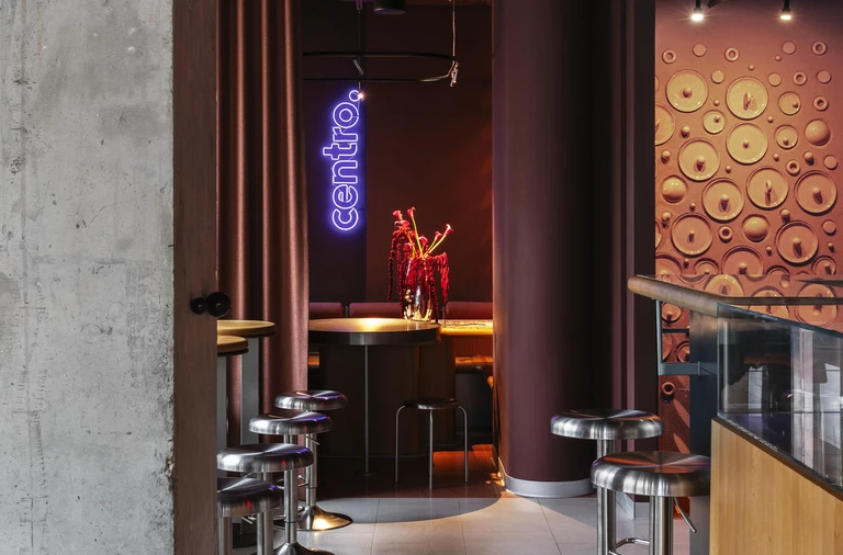 Italia, modernizm i talerze na ścianach. Bistro Va Bene Centro w Warszawie