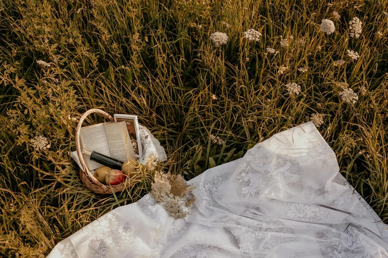7 niszowych perfum, które pachną jak różne oblicza lata