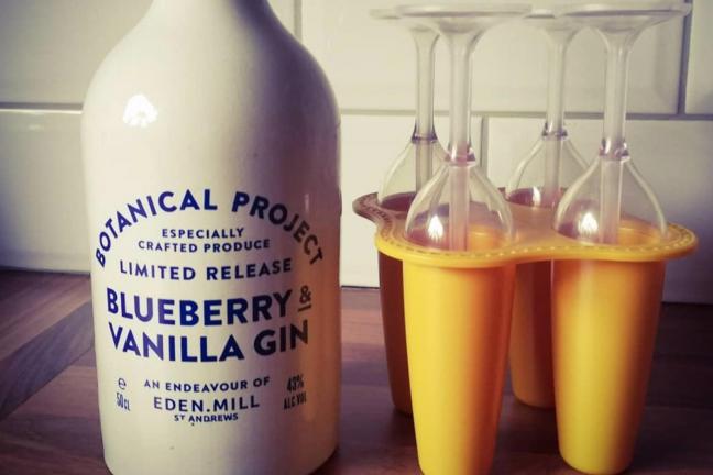 Proosecco-flavored ice cream in the shape of a glass