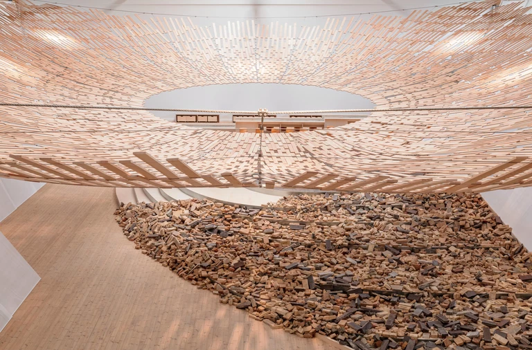 Nie przegap! Architekt Kengo Kuma stworzył monumentalną instalację z drewna