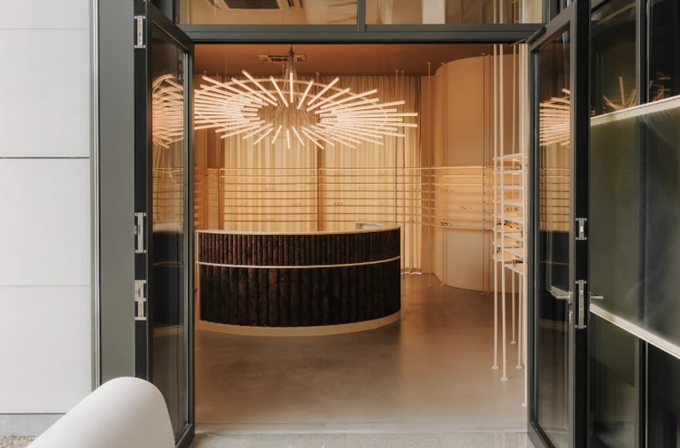 Auga Clinic – wnętrze, które prowadzi wzrok