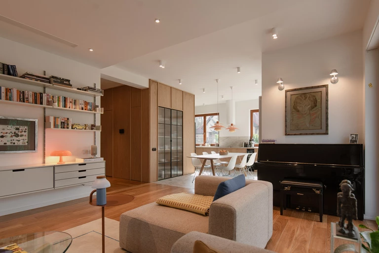 Drewno, światło i sztuka w Domu Kolekcjonerów pod Poznaniem