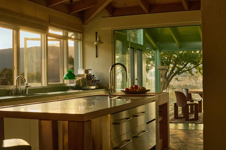 Drugie życie mid-century. Dom ukryty wśród winnic