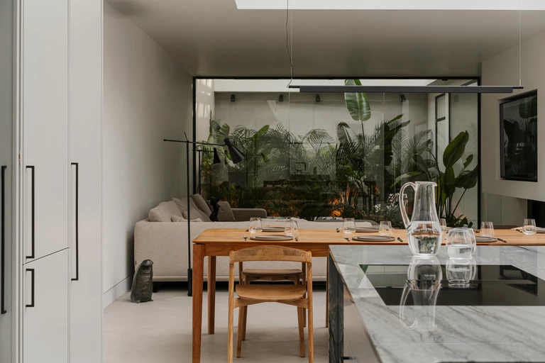 Renowacja historycznej willi i tropikalne atrium na Starych Bielanach