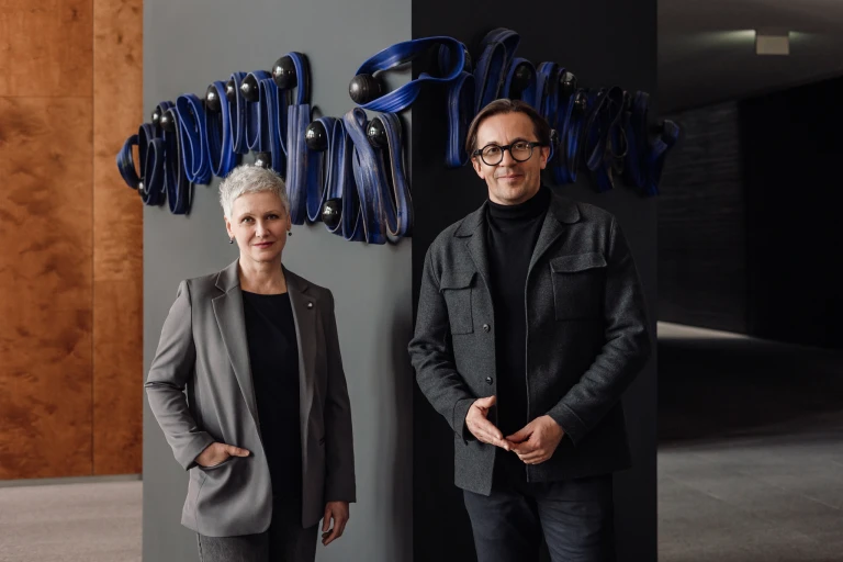 Synergia architektury i sztuki. Wystawa Bożeny Sacharczuk „Układy improwizowane” w NOSPR w Katowicach