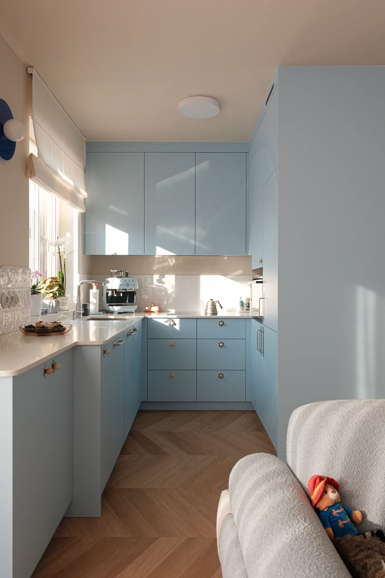 Wnętrze pisane kolorem. Warszawskie mieszkanie projektantki mody