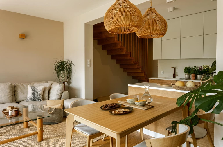 Trawertyn na pierwszym planie. Zaglądamy do wrocławskiego bliźniaka